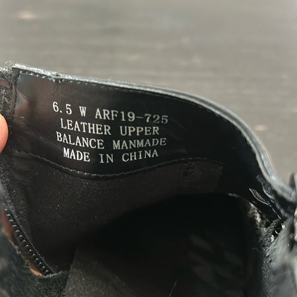 David Tate black leather booties 6.5 wide width - Picture 7 of 7